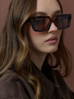 GLADDY SQUARE FRAME SUNGLASSES- TORT