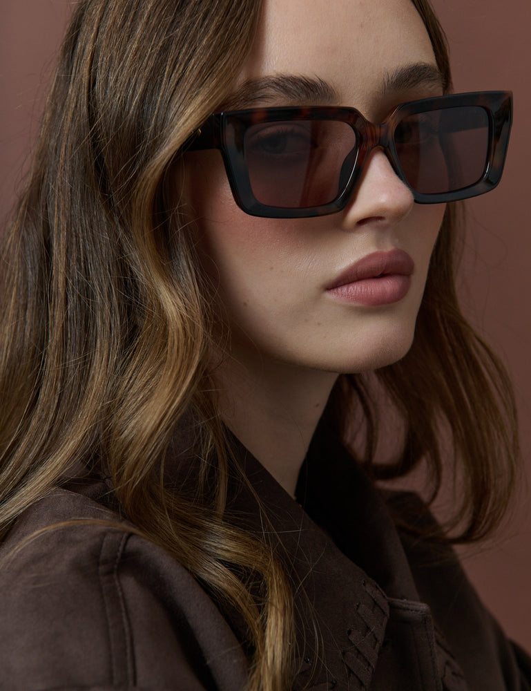 GLADDY SQUARE FRAME SUNGLASSES- TORT