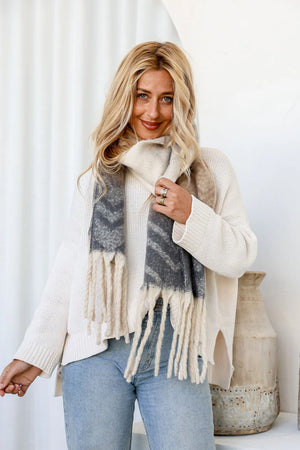 CHEVRON SCARF - GREYS