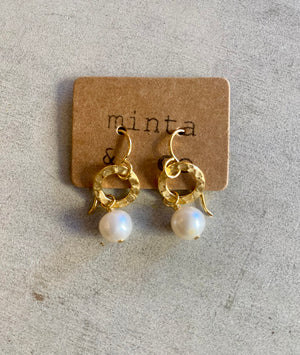 PEARL & GOLD RING EARRING
