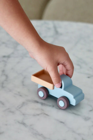 VEHICLES - TRUCK