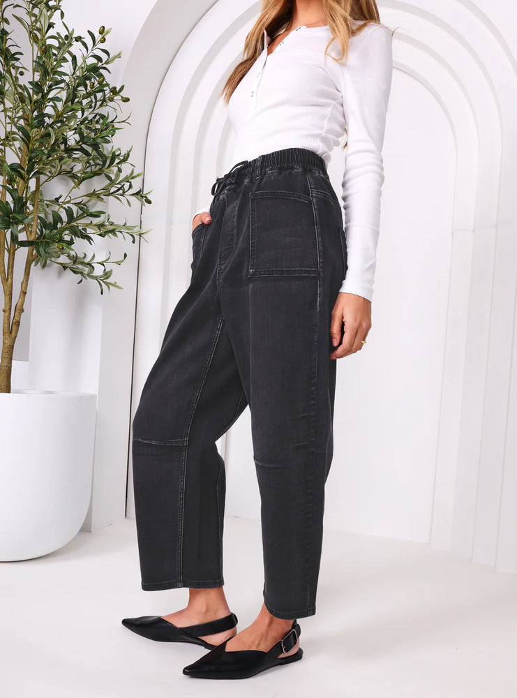 LEO BARREL JEANS - BLACK
