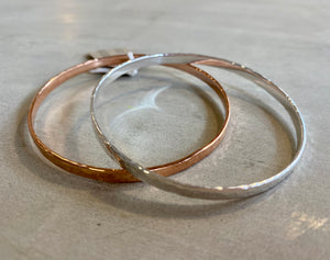 HAMMERED BANGLE - ROSE GOLD 4MM