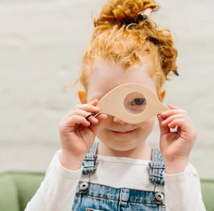 LOOSE CHANGE LEAF MAGNIFY GLASS TOY