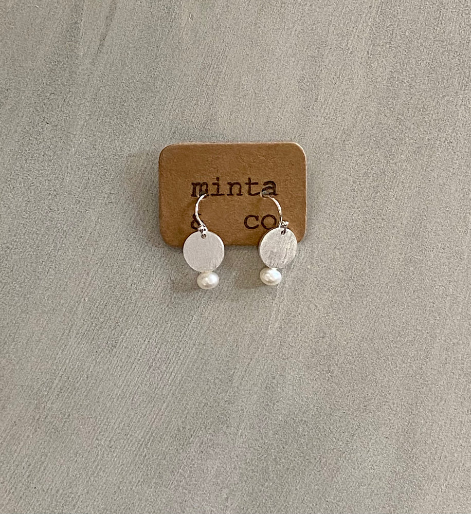 DISC WITH PERAL SILVER EARRINGS