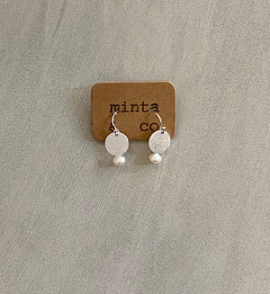 DISC WITH PERAL SILVER EARRINGS