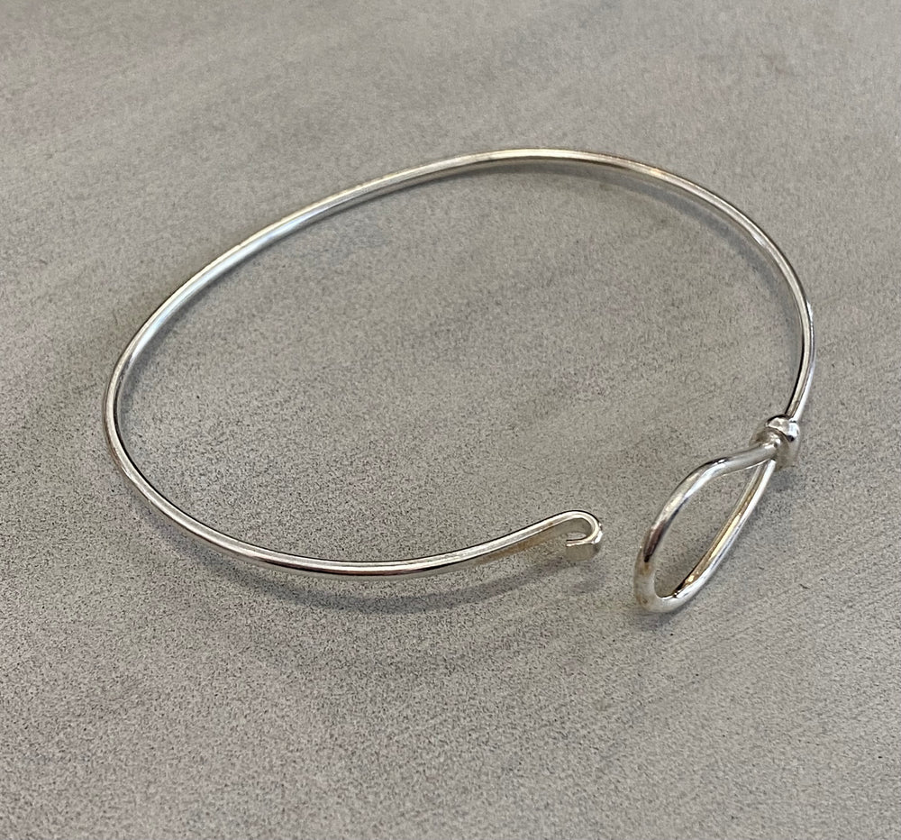 LOVE KNOT SILVER BANGLE