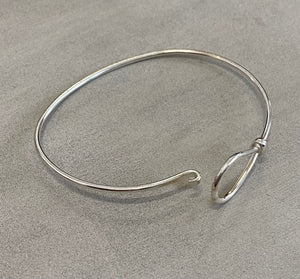 LOVE KNOT SILVER BANGLE