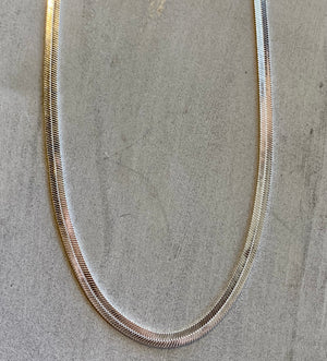 
            
                Load image into Gallery viewer, FLAT SNAKE SILVER NECKLACE
            
        
