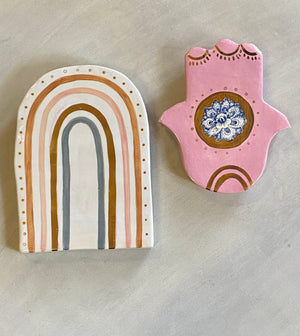 CARLA DINNAGE -HAMSA HAND ARCH PINK