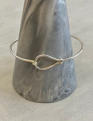 LOVE KNOT SILVER BANGLE